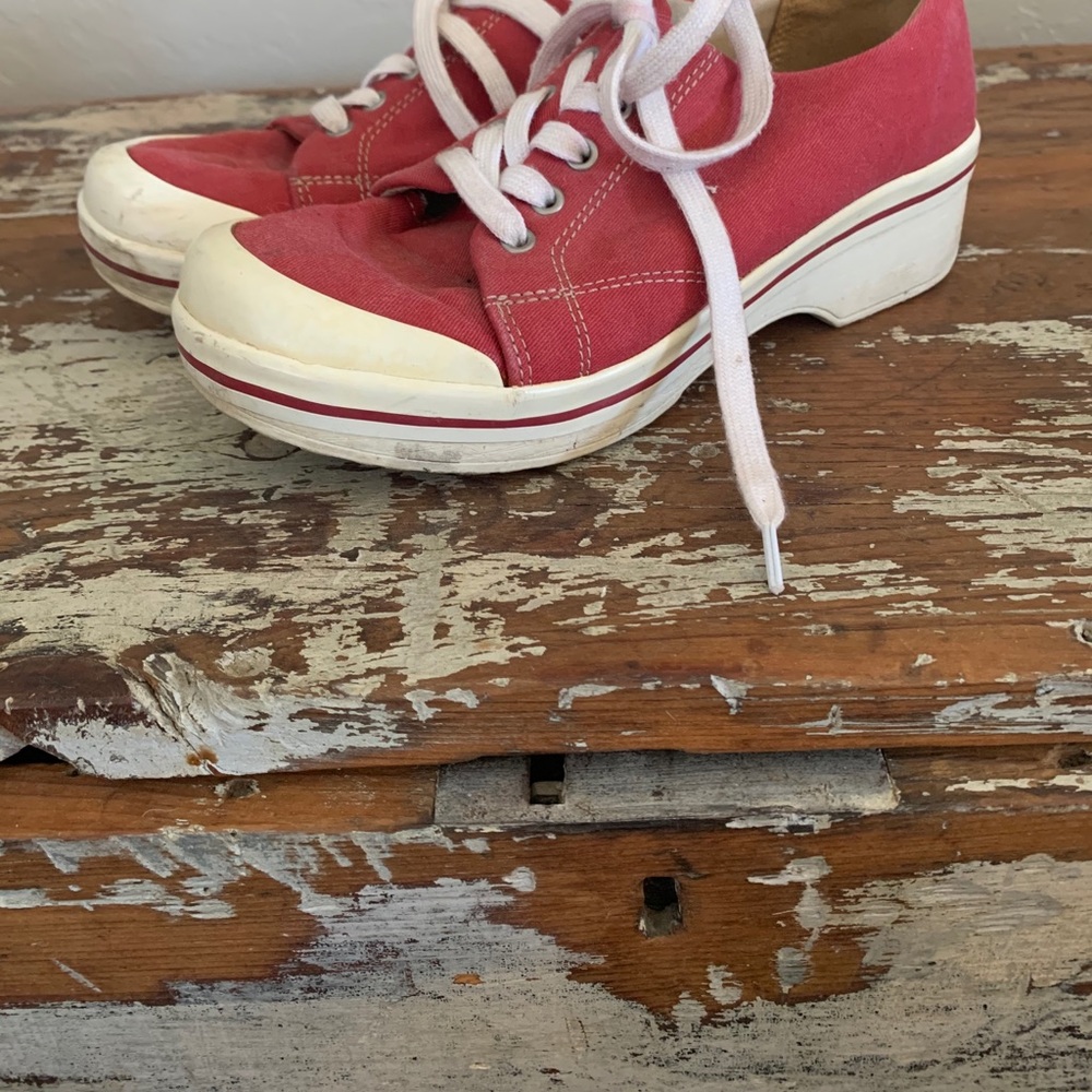 Dansko vegan lace up sneakers sz 37